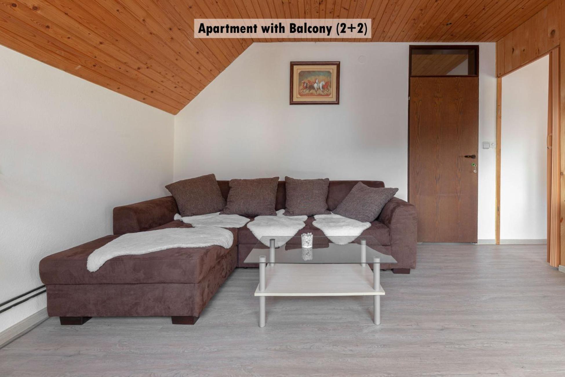 Apartments Farm House Uric เยเซนิตเซ ภายนอก รูปภาพ