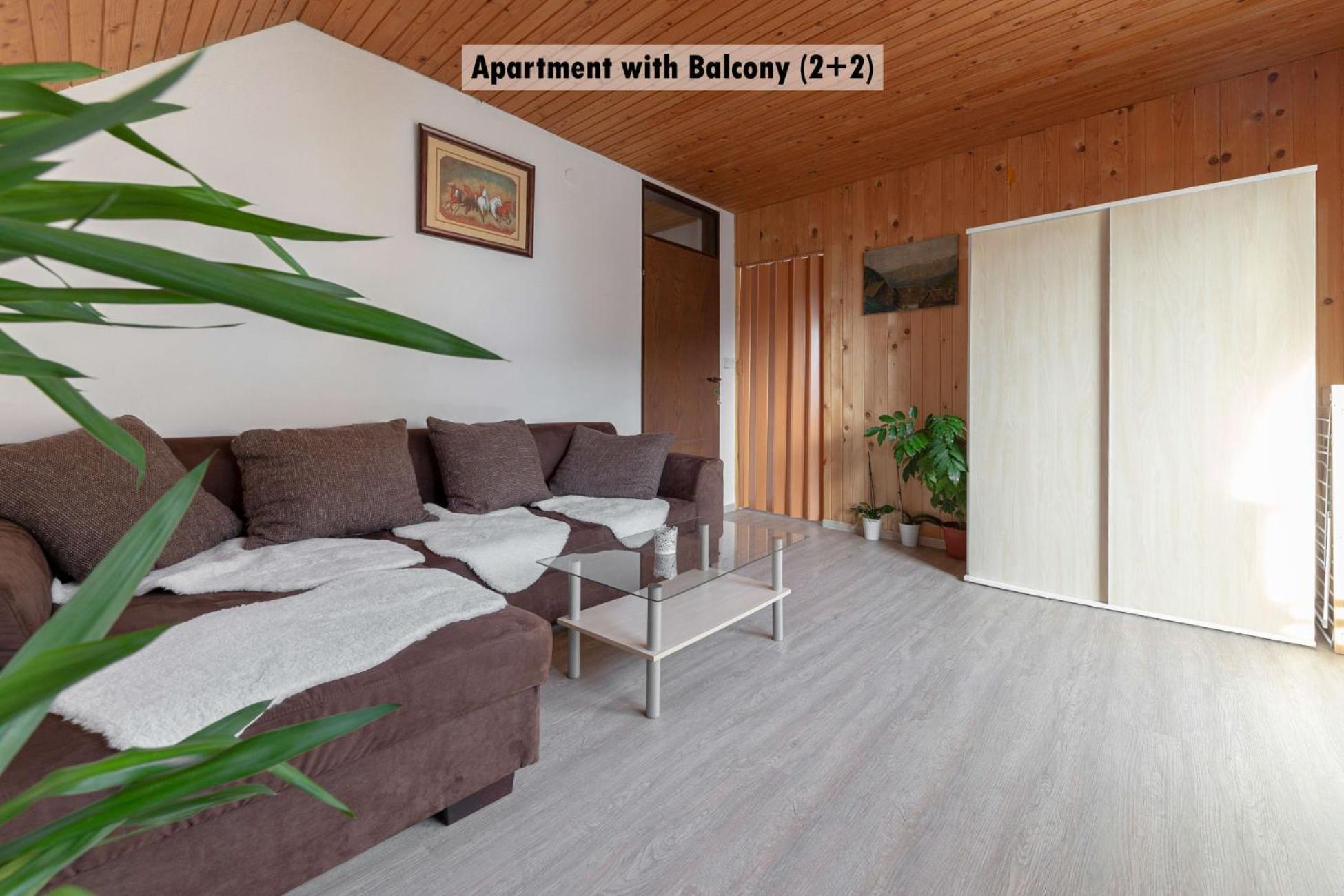 Apartments Farm House Uric เยเซนิตเซ ภายนอก รูปภาพ